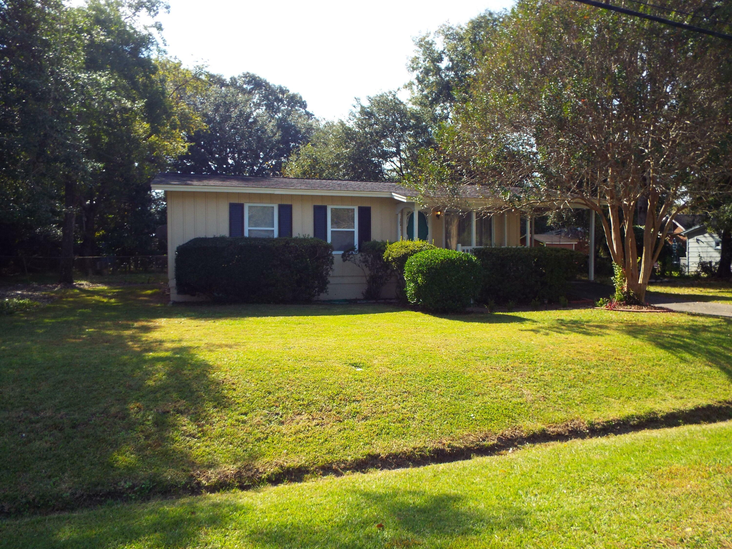 Property Photo:  1862 Sandcroft Drive  SC 29407 