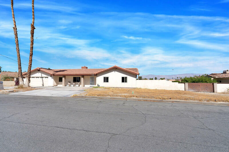 Property Photo:  77660 Delaware Place  CA 92211 