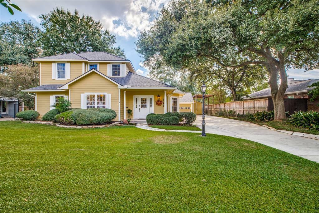 Property Photo: 741 Sue Barnett Drive TX 77018