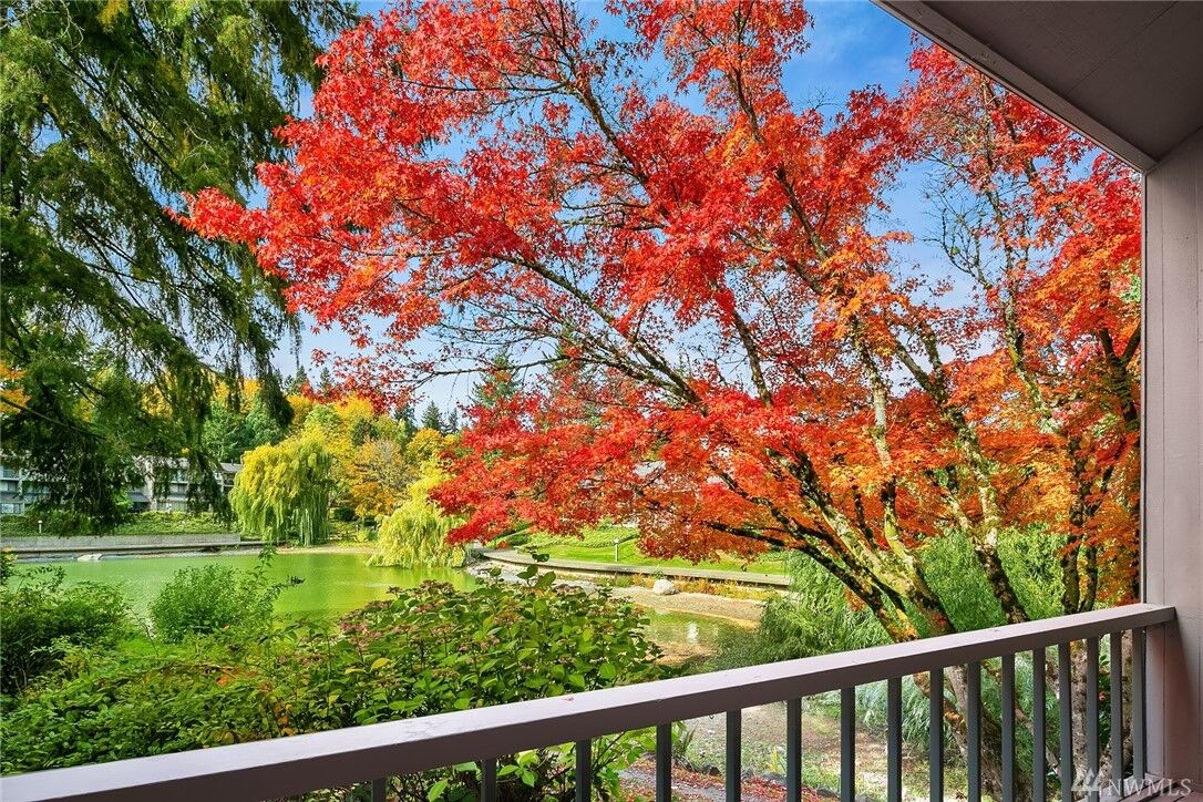 Property Photo: 6453 139th Place NE 41 WA 98052