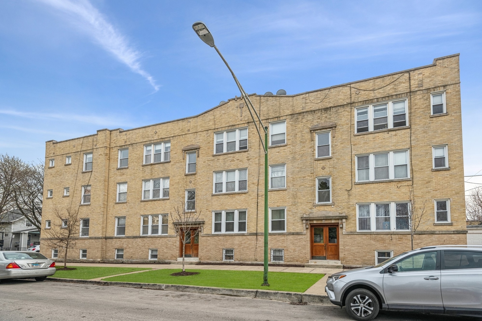 Property Photo:  4451 W Sunnyside Avenue 2  IL 60630 