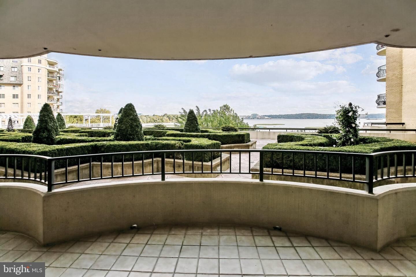 Property Photo:  1250 S Washington Street 105  VA 22314 