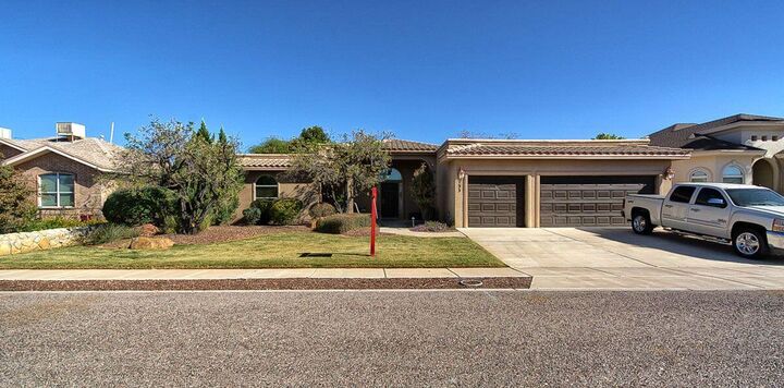733 Kapriz  El Paso TX 79932 photo