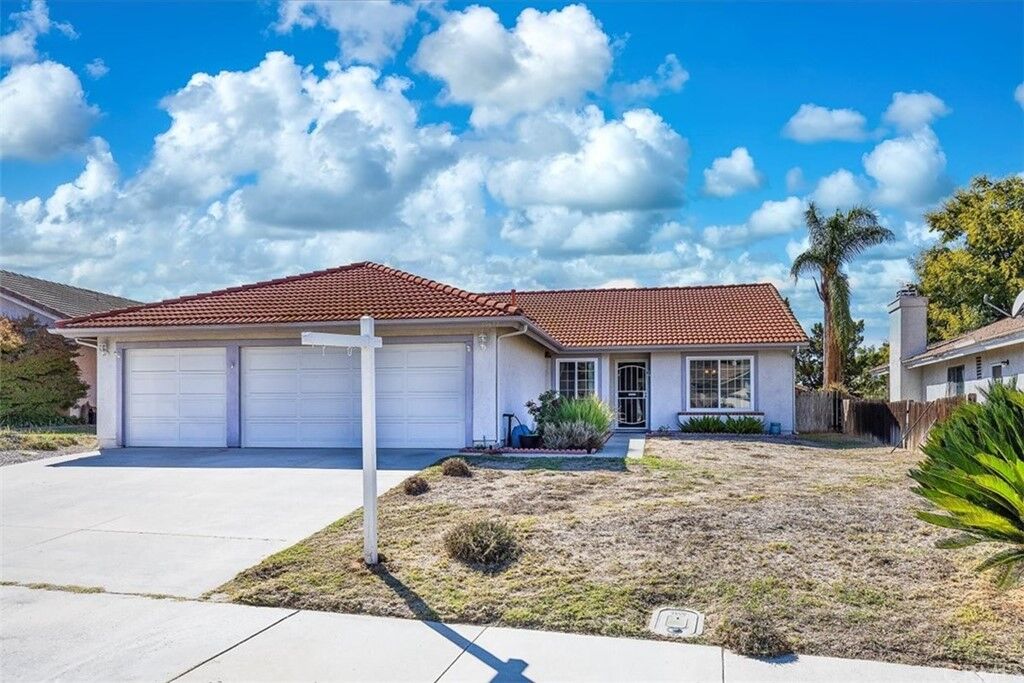 Property Photo:  39677 Firethorn Court  CA 92563 