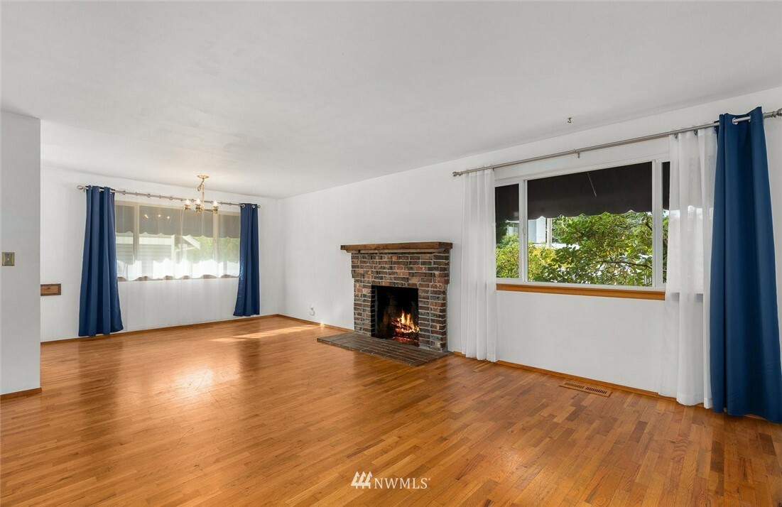 Property Photo:  4712 33rd Avenue NE  WA 98105 