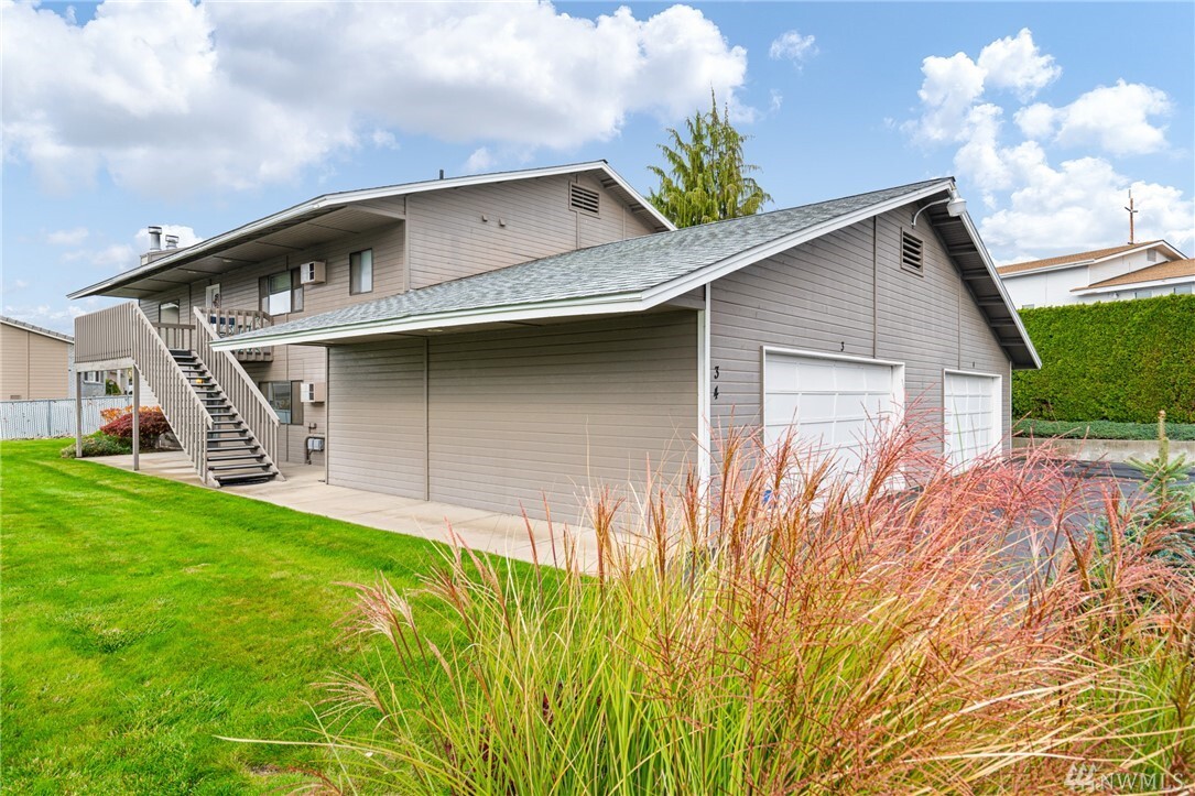 Property Photo: 1352 Eastmont Ave 4 WA 98802