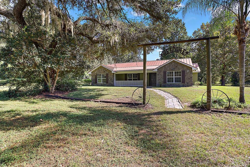 Property Photo:  30896 Cinnamon Point  FL 32776 