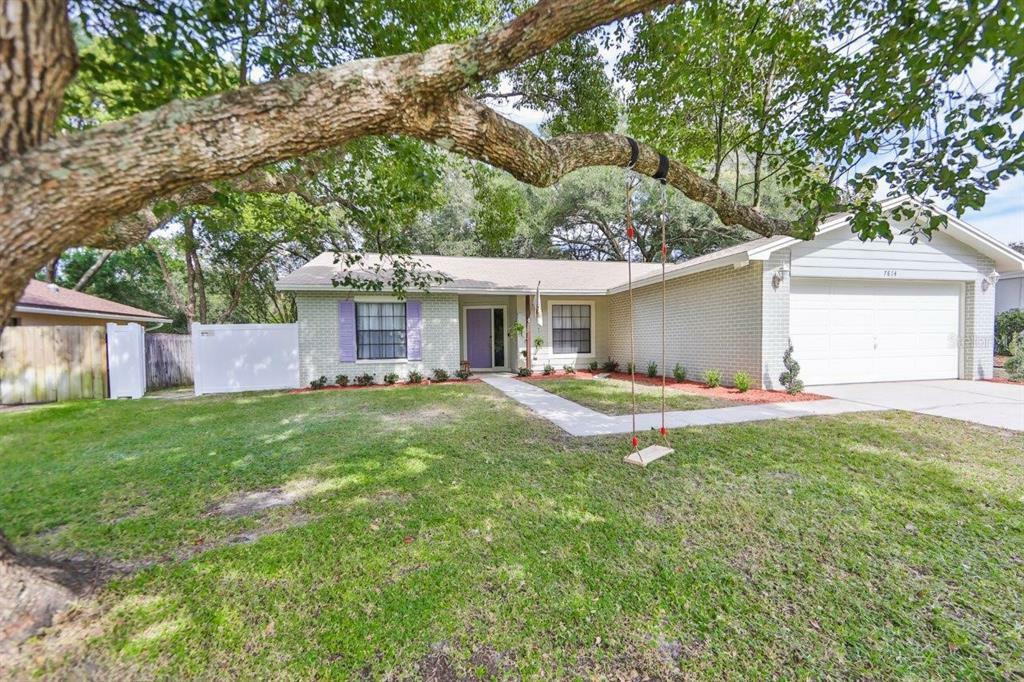 Property Photo:  7814 Capwood Avenue  FL 33637 