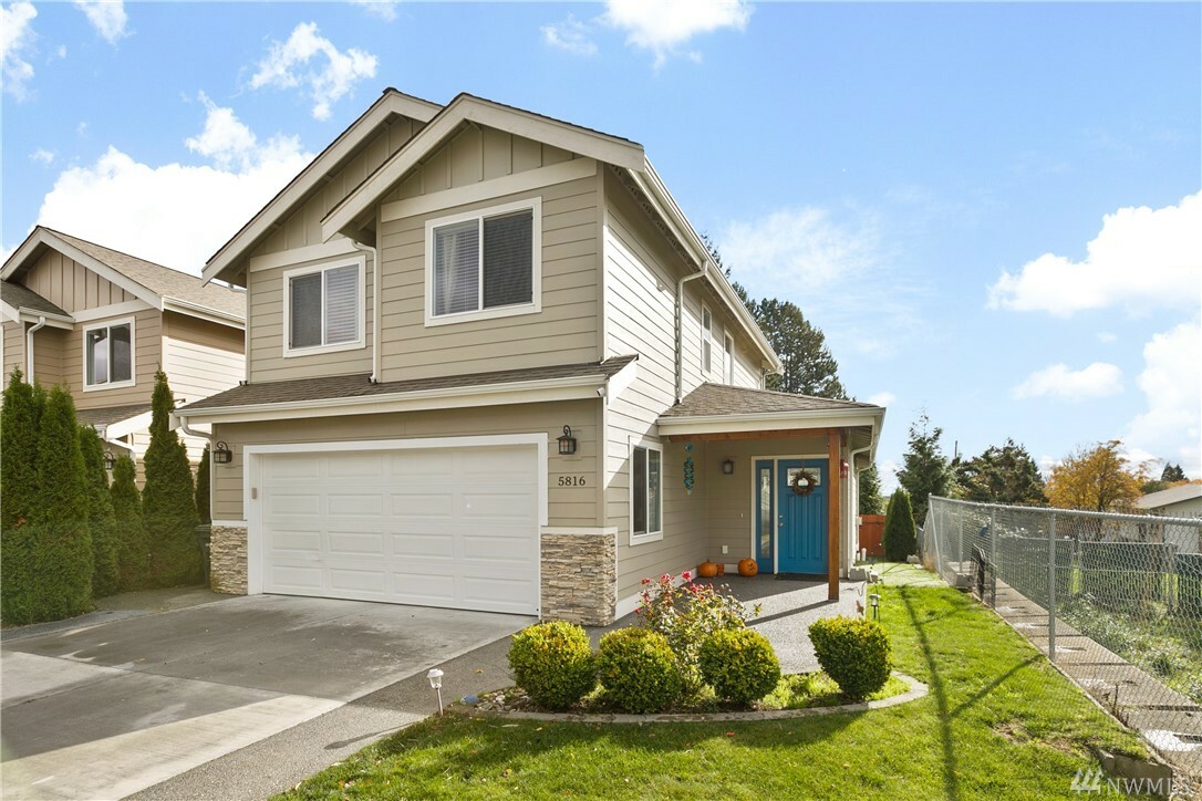 Property Photo:  5816 Pioneer Ridge Place  WA 98248 