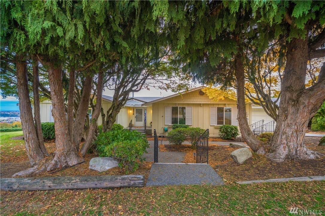 Property Photo: 10210 3rd Ave S WA 98168