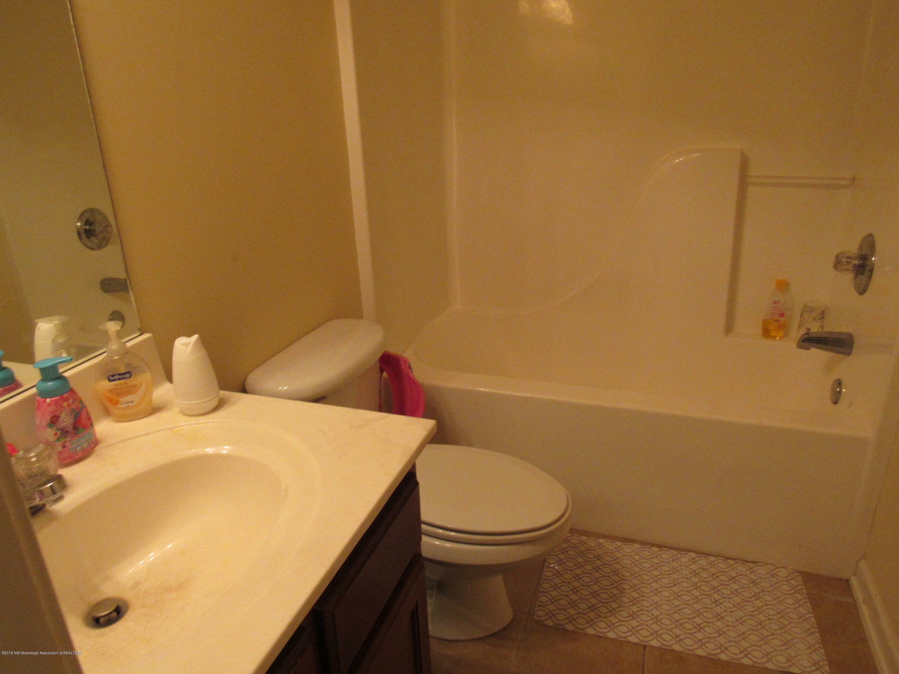 Property Photo: 805 Cobblestone Ln MS 38632