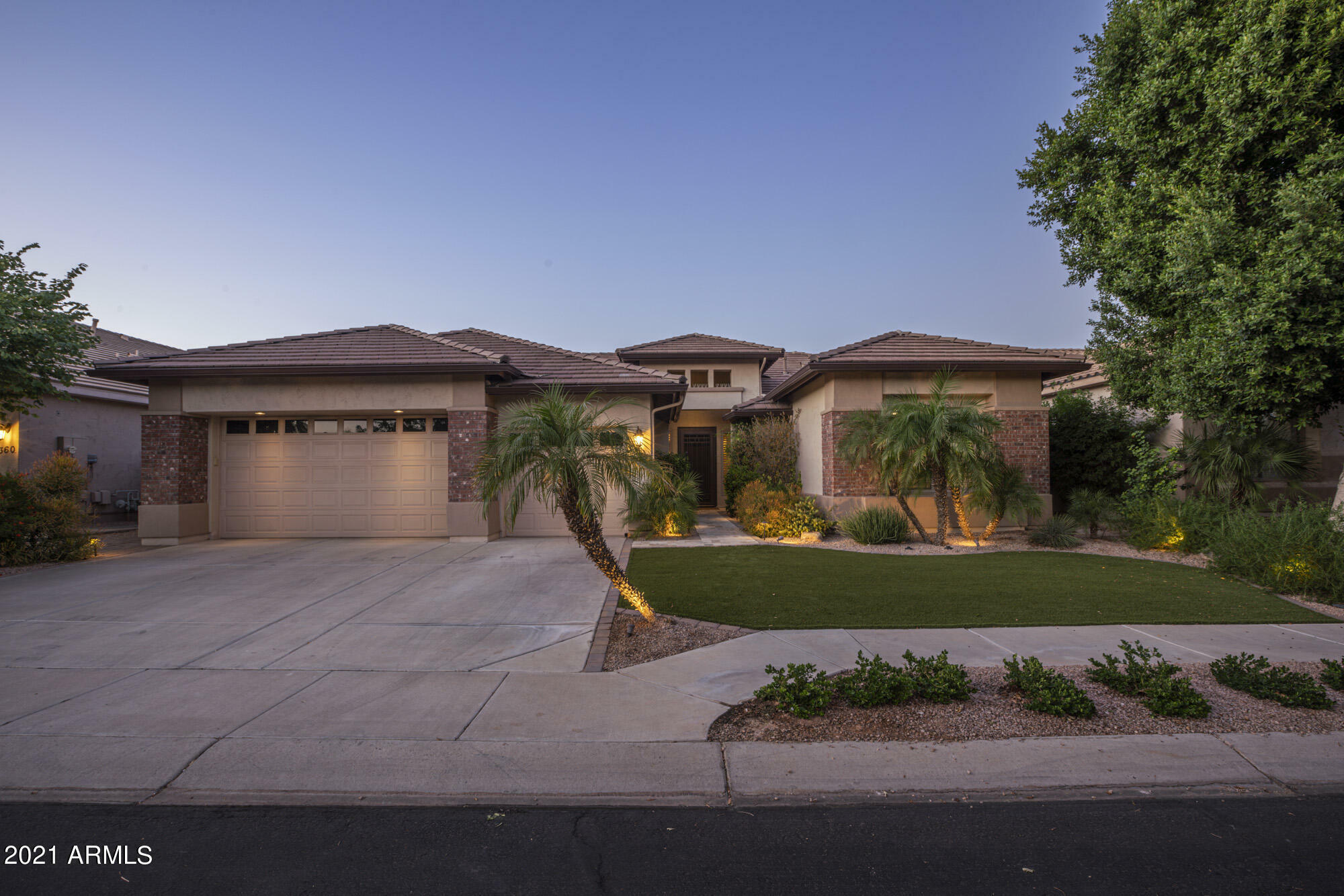 Property Photo:  352 W Verde Lane  AZ 85284 