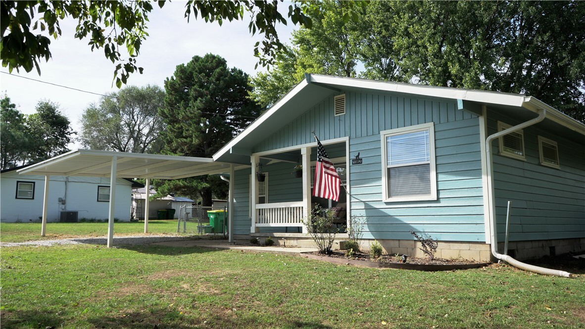 Property Photo:  1082 Oak Grove Road  AR 72762 