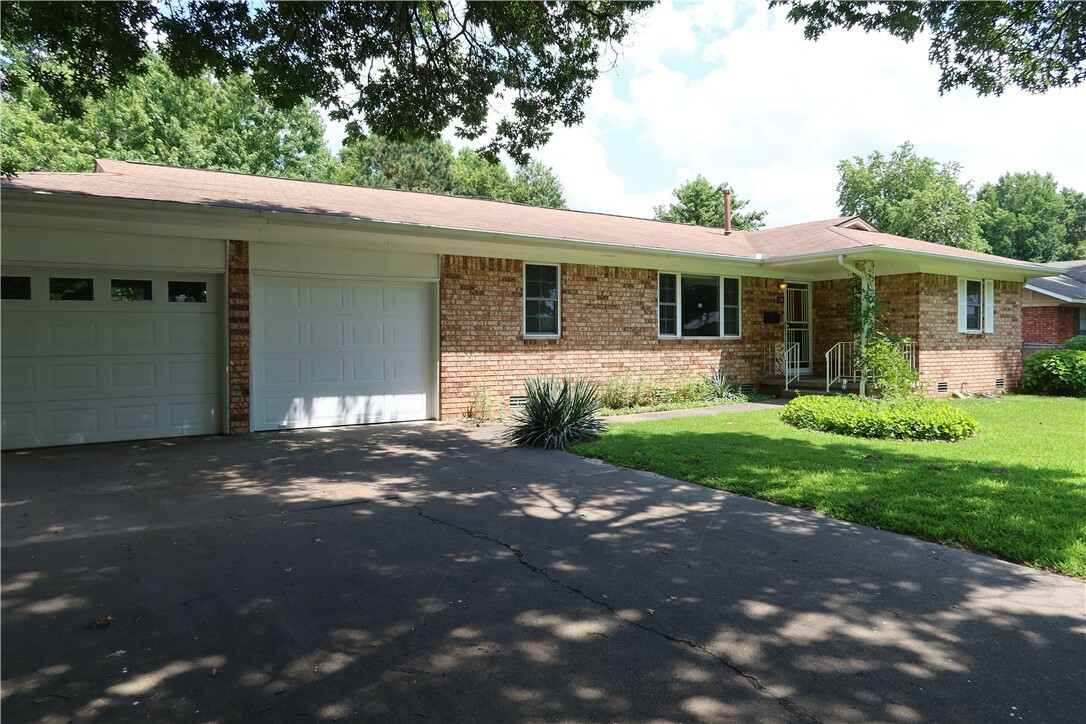 Property Photo:  709 Carlton Street  AR 72762 