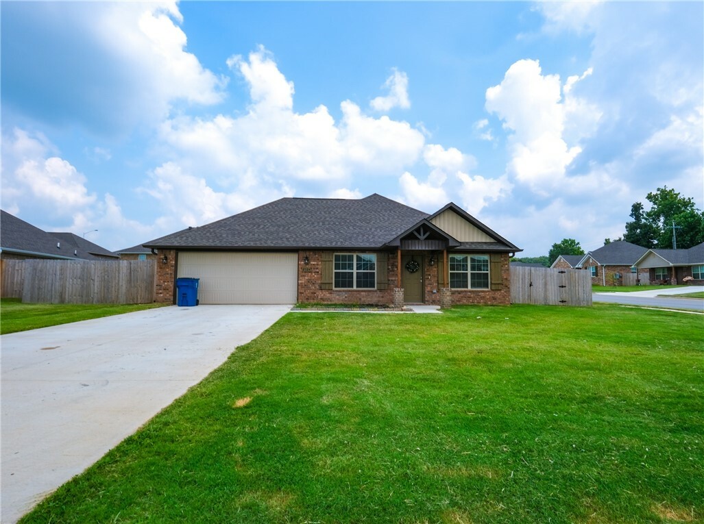 Property Photo: 2124 Nalani Circle AR 72734