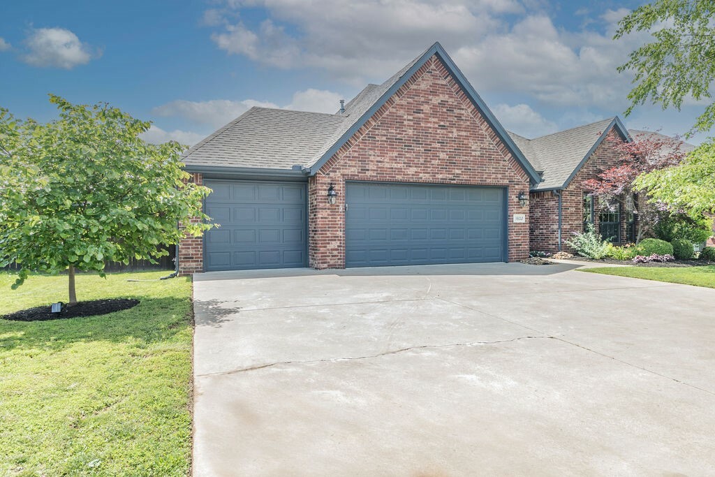Property Photo: 3802 SW Banbury Drive AR 72713