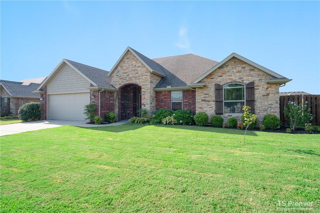 Property Photo: 3021 W Tiger Eye Drive AR 72704