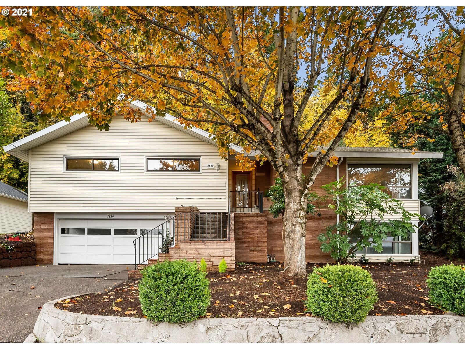 Property Photo:  2820 NE 92nd Ave  OR 97220 