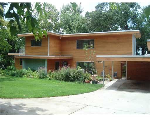 Property Photo: 1008 E Trust Street AR 72701