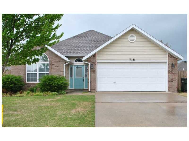Property Photo: 718 Emerald Street AR 72745