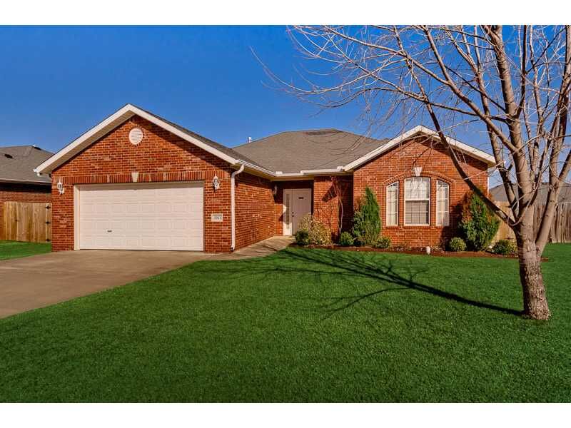 Property Photo: 1913 SW Aspen Street AR 72712
