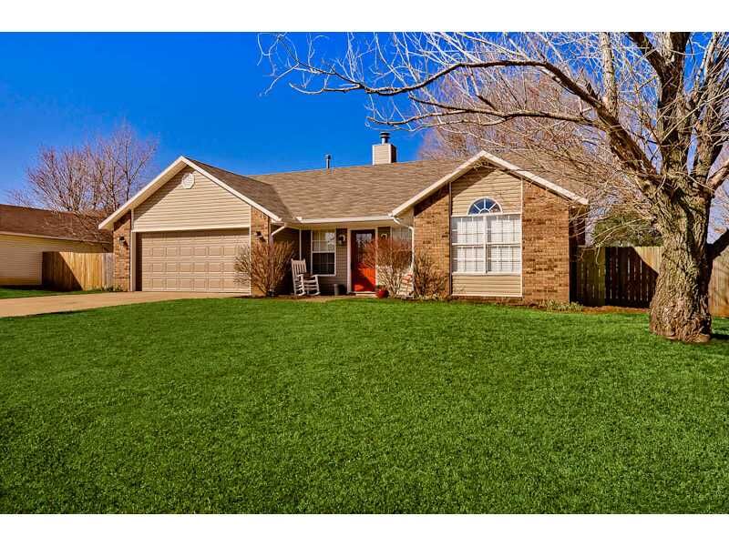 Property Photo: 1395 N Fieldstone Avenue AR 72704