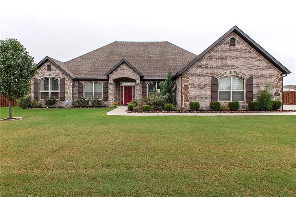 Property Photo: 1706 W Gilligan Avenue AR 72758