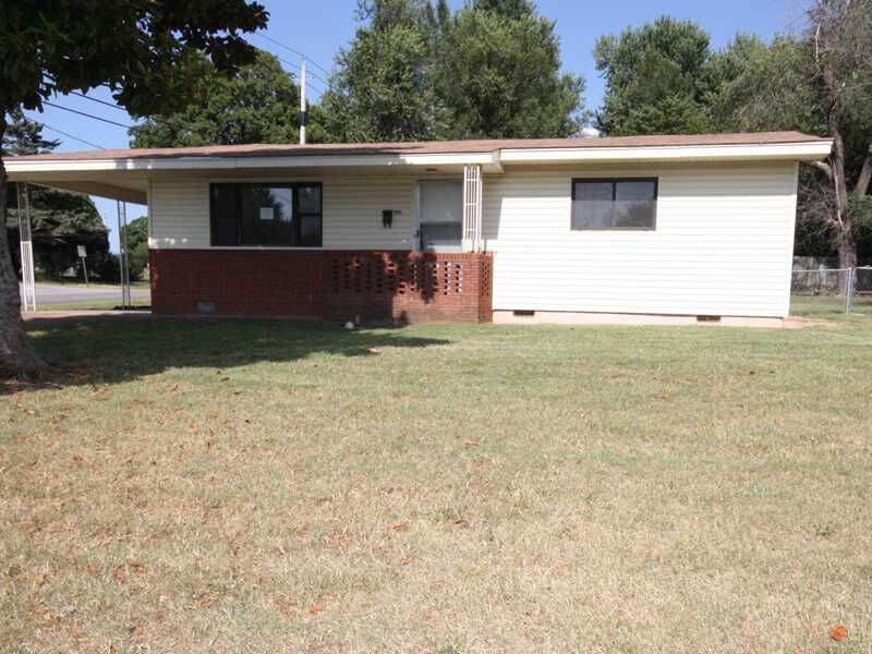 Property Photo:  901 S 10th Street  AR 72756 