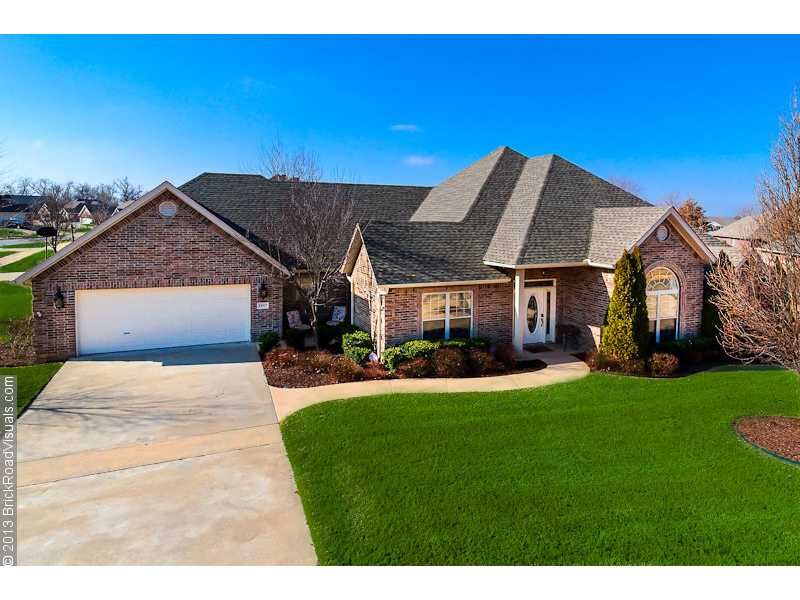 Property Photo: 1907 Settlement Lane AR 72704