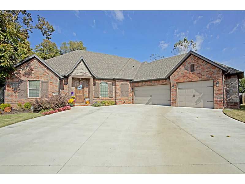 Property Photo: 2400 SW Aster Way AR 72712