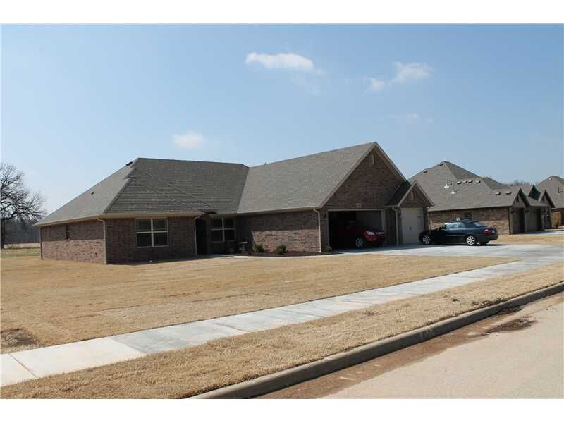 Property Photo: 1804 W Brooks Place AR 72758