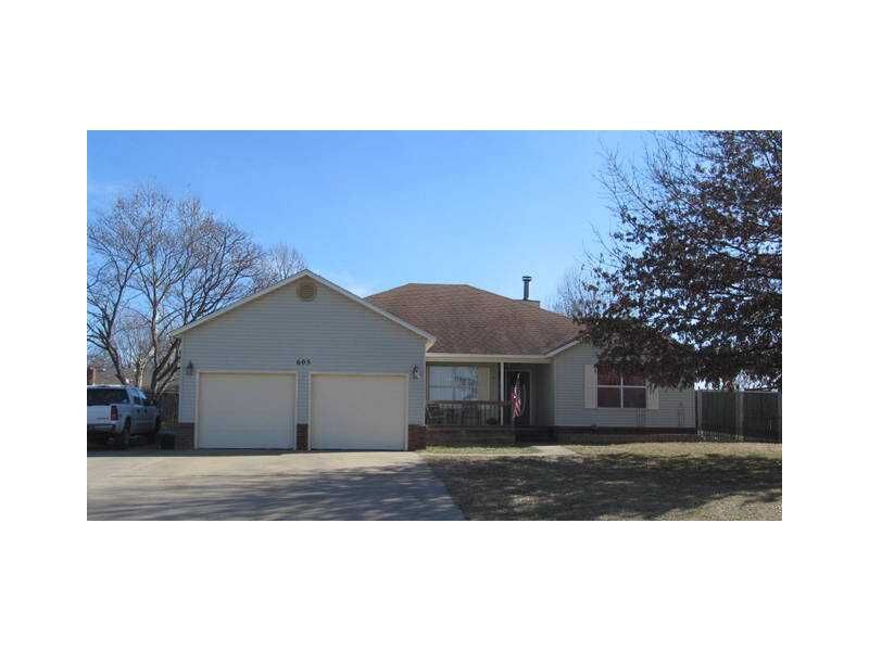 Property Photo:  605 Ditmars Road  AR 72753 