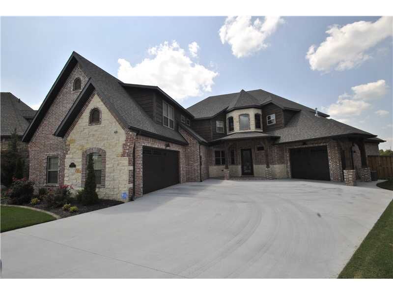 Property Photo:  1101 NE St. Ives Road  AR 72712 
