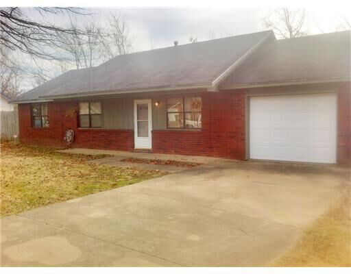 Property Photo:  2414 Meadow Lane  AR 72756 
