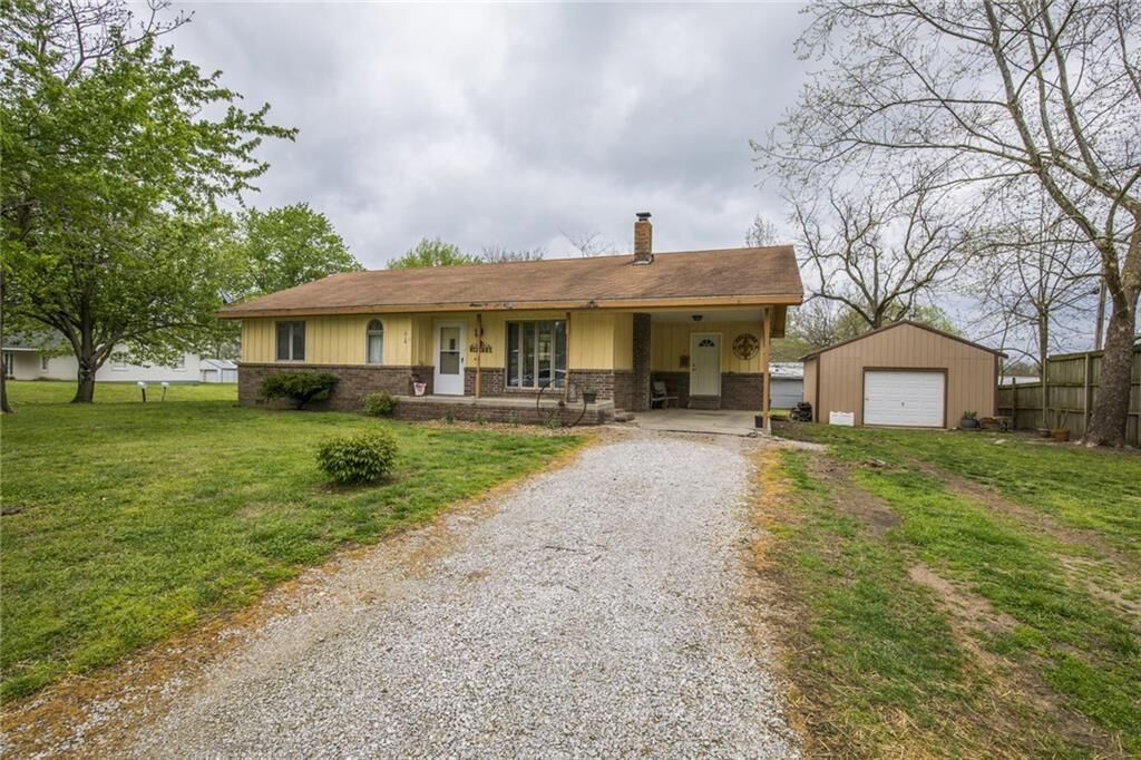 Property Photo:  418 2nd Street  MO 65772 