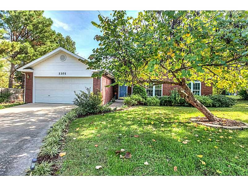 Property Photo:  1101 SE G Street  AR 72712 