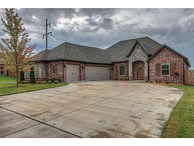 Property Photo:  2903 SW Joshua Avenue  AR 72712 