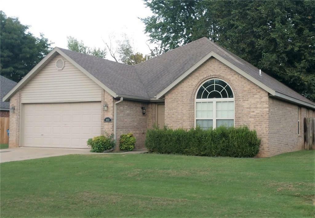 Property Photo:  1903 SW E Street  AR 72712 