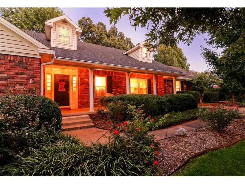 Property Photo:  2952 S College Drive  AR 72701 