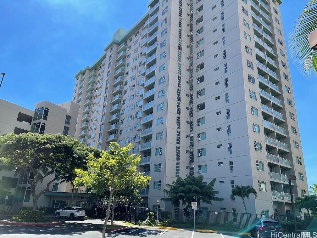 Property Photo: 3009 Ala Makahala Place 402 HI 96818