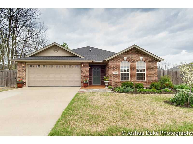 Property Photo: 3920 W Mahogany Drive AR 72704