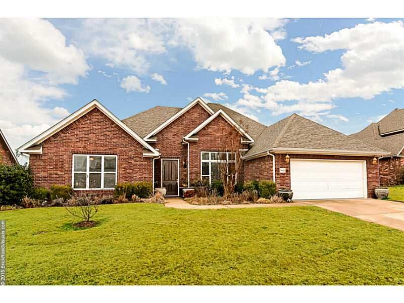 Property Photo: 2402 N Hidden Creek Drive AR 72704
