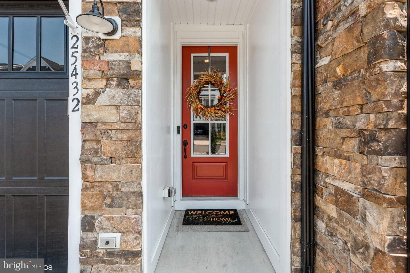 Property Photo:  25432 Hartland Orchard Terrace  VA 20152 