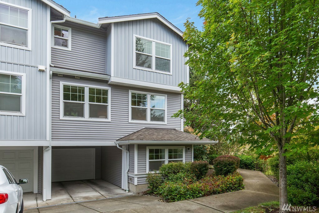 Property Photo:  6807 Holly Park Dr S 3  WA 98118 