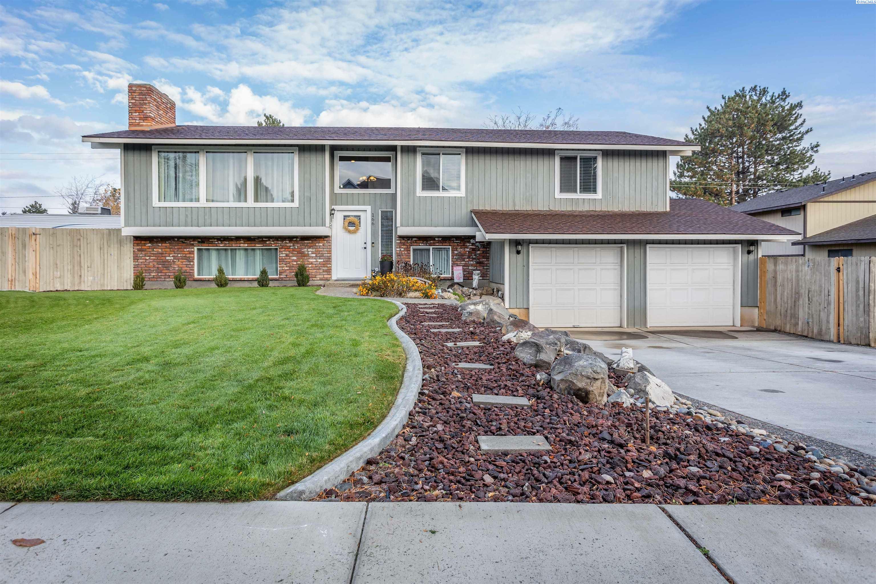 Property Photo:  166 Oakland Street  WA 99352 