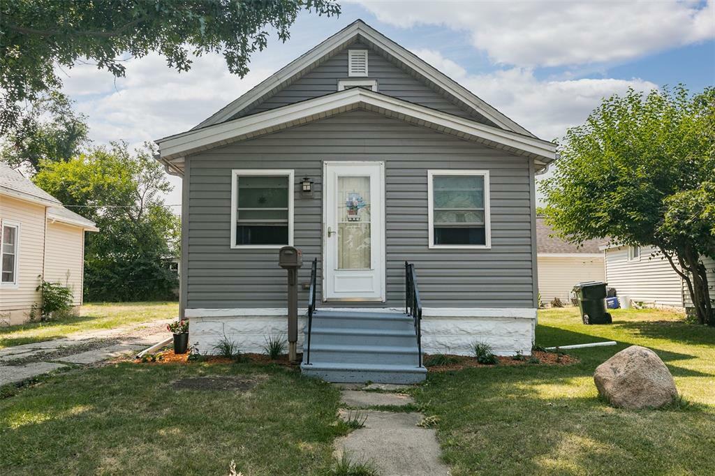 Property Photo:  295 18th Avenue SW  IA 52404 