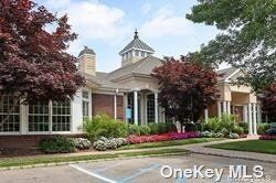 Property Photo:  18 Wilkshire Circle  NY 11030 