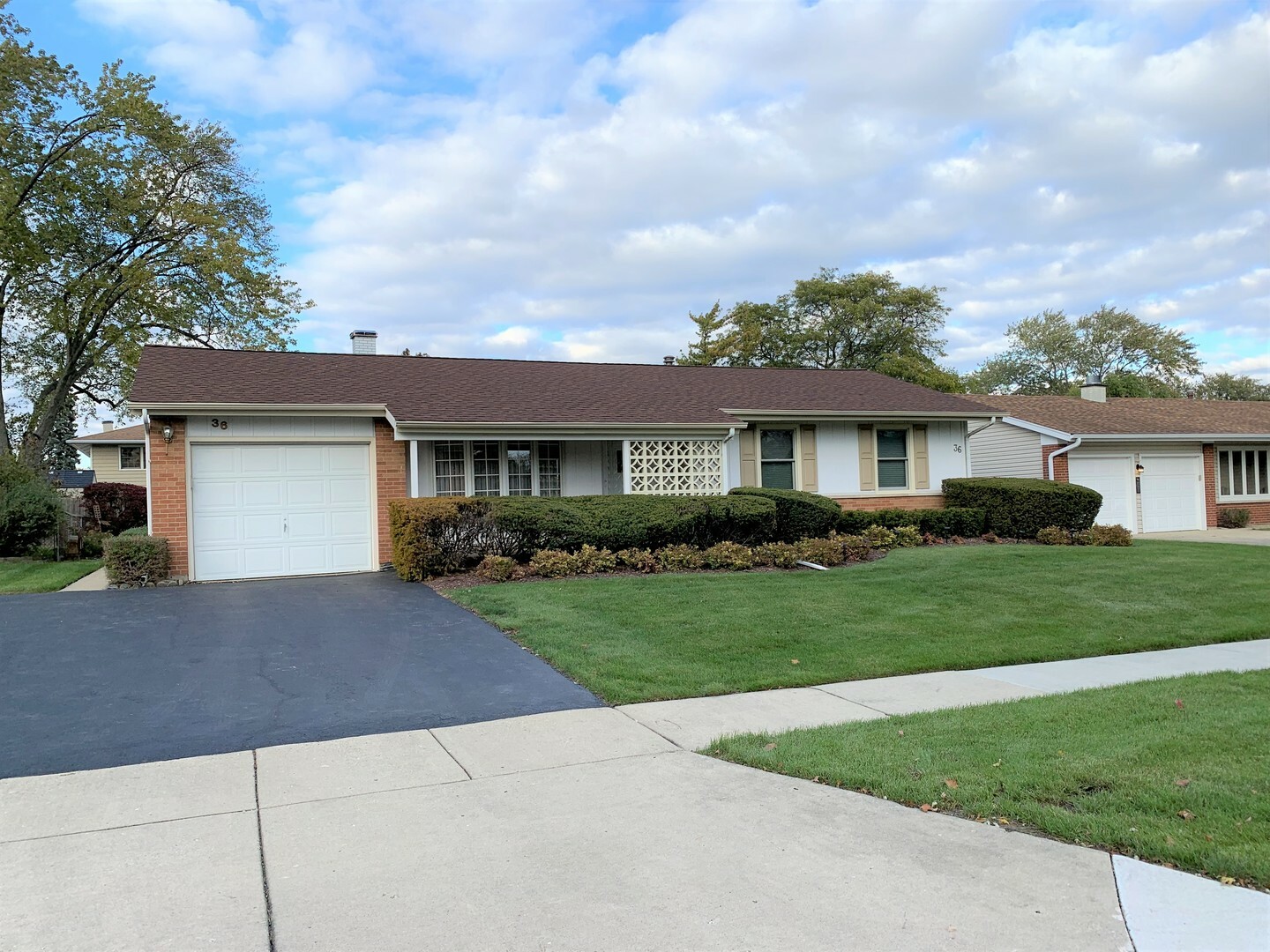 Property Photo:  36 Keswick Road  IL 60007 