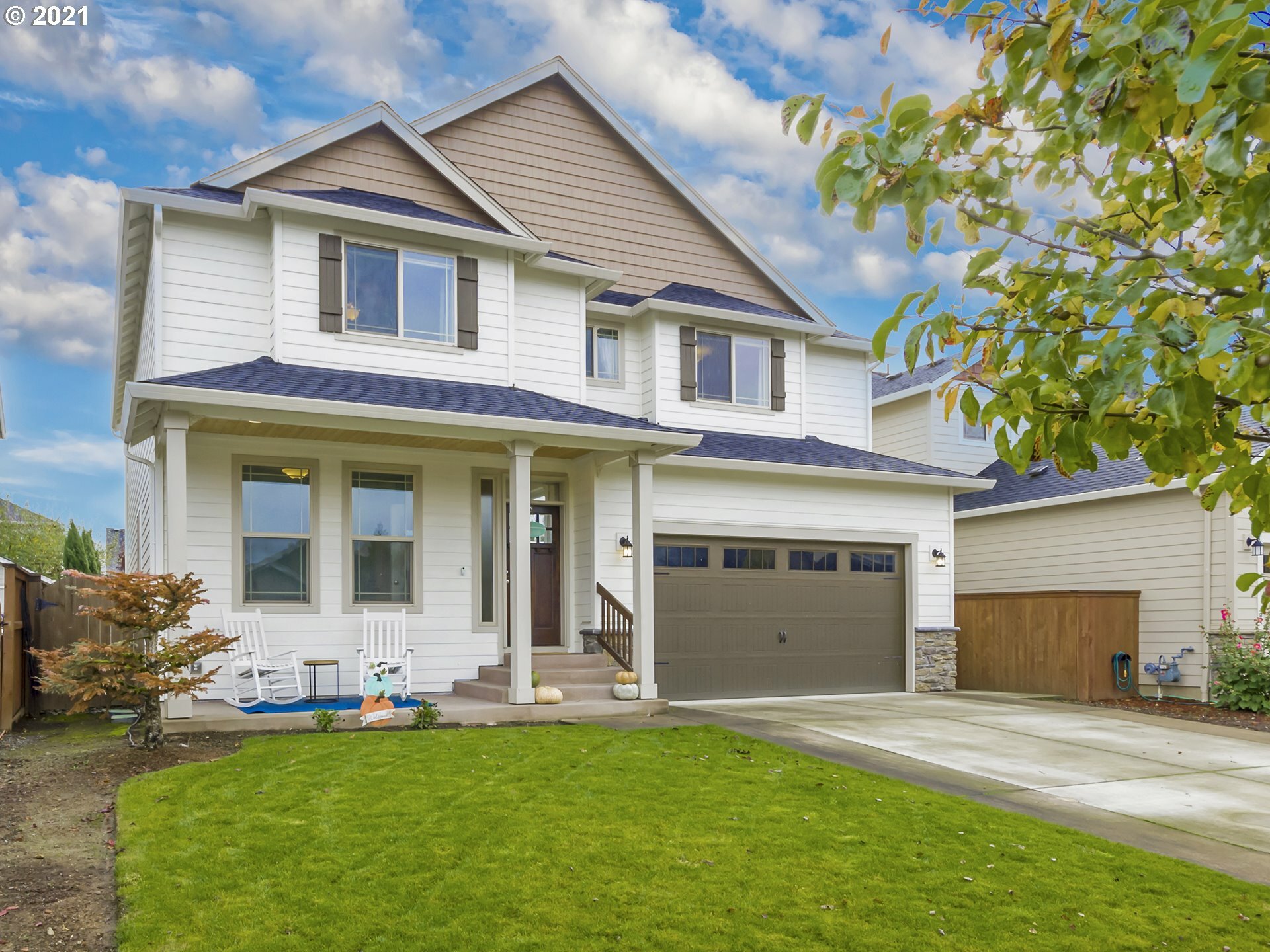 Property Photo: 116 N 38th Pl WA 98642