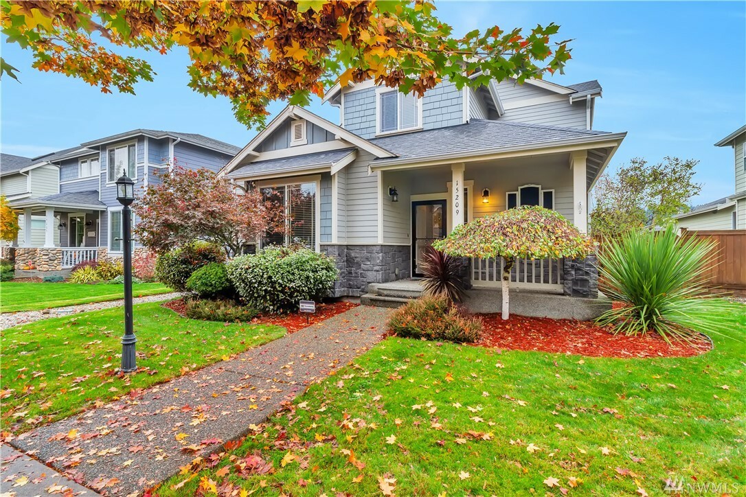 Property Photo:  15209 Daffodil St Ct E  WA 98390 